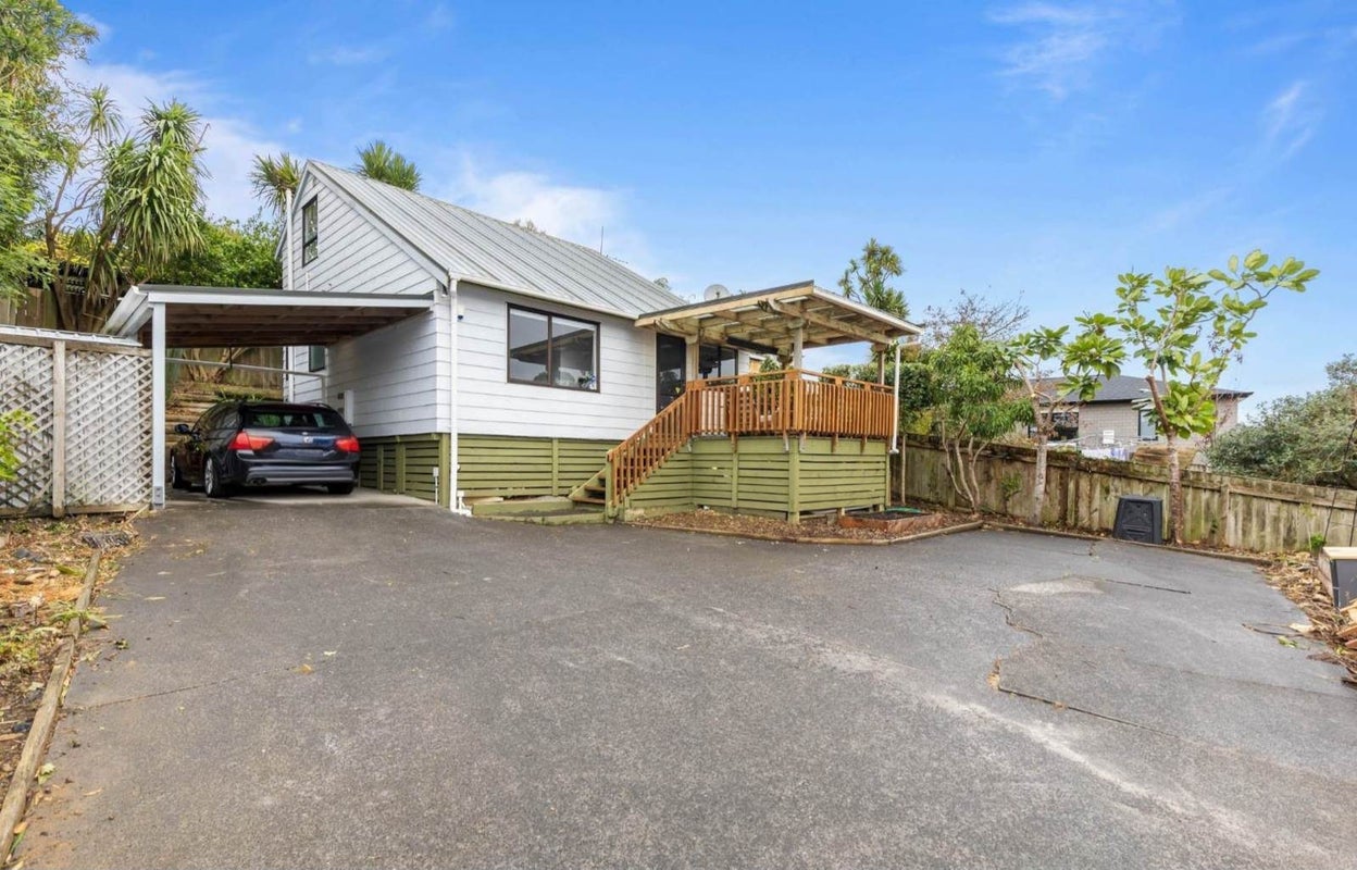 2/78 Vodanovich Road, Te Atatu South, Auckland - Carousel 1
