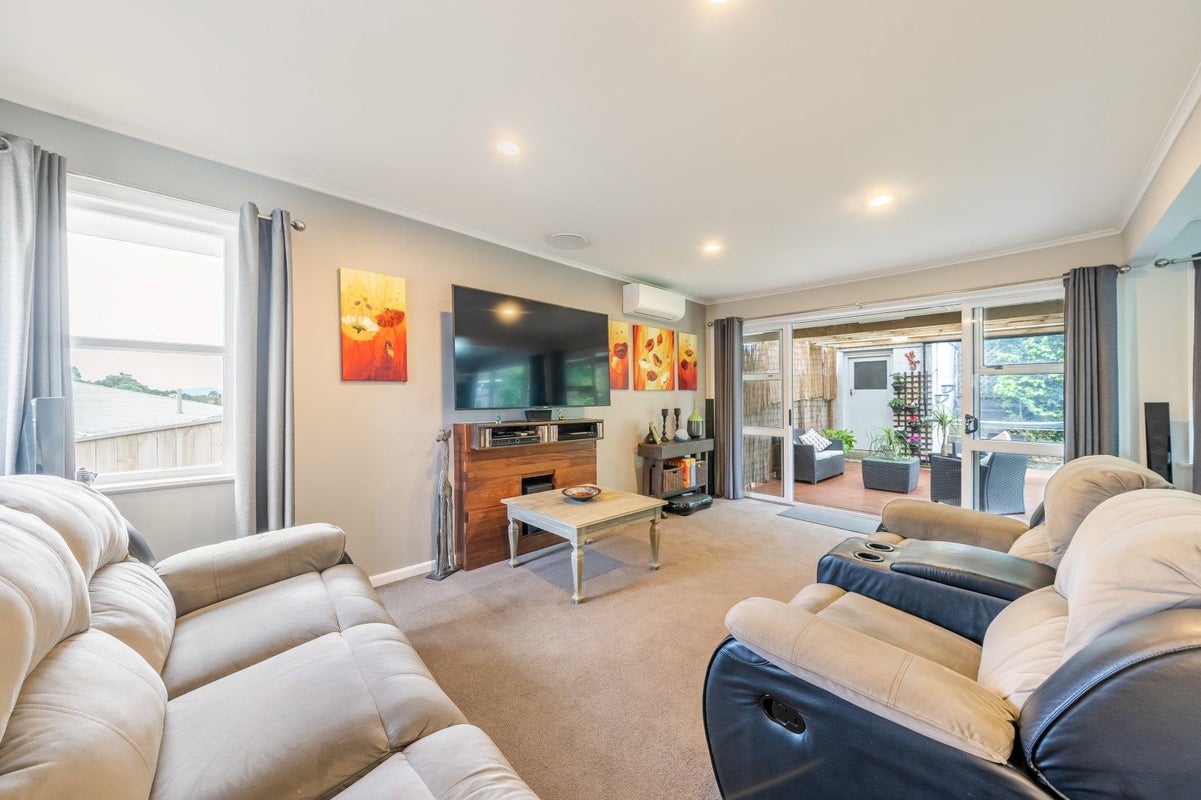 16 Barberry Grove, Maungaraki, Lower Hutt - Carousel 2