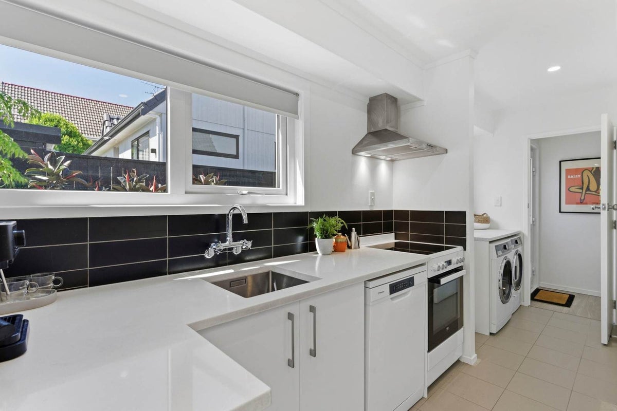 17P Harding Avenue, Mount Wellington, Auckland - Carousel 2