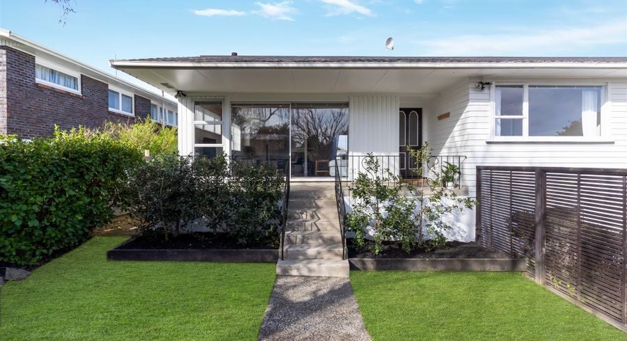 20 Finnerty Avenue, Howick, Auckland - Carousel 1