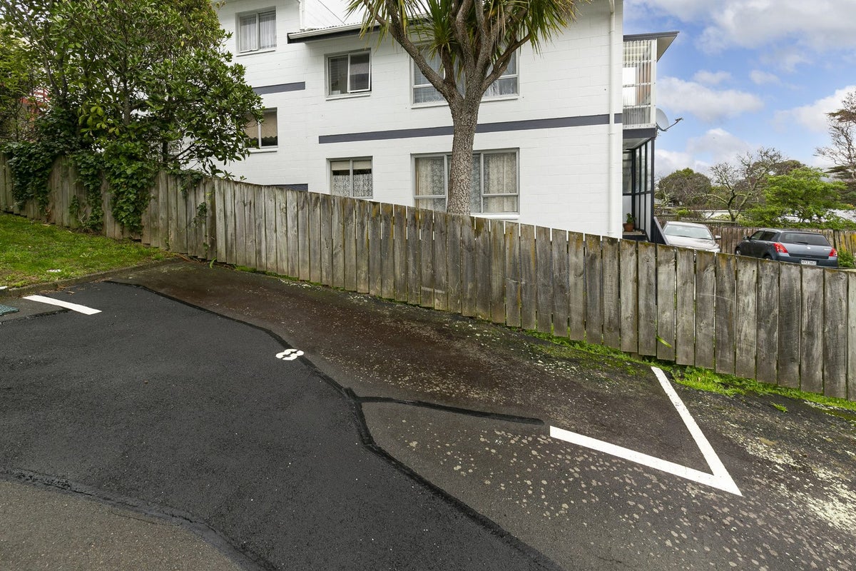8/76 Waipapa Road, Hataitai, Wellington - Carousel 8