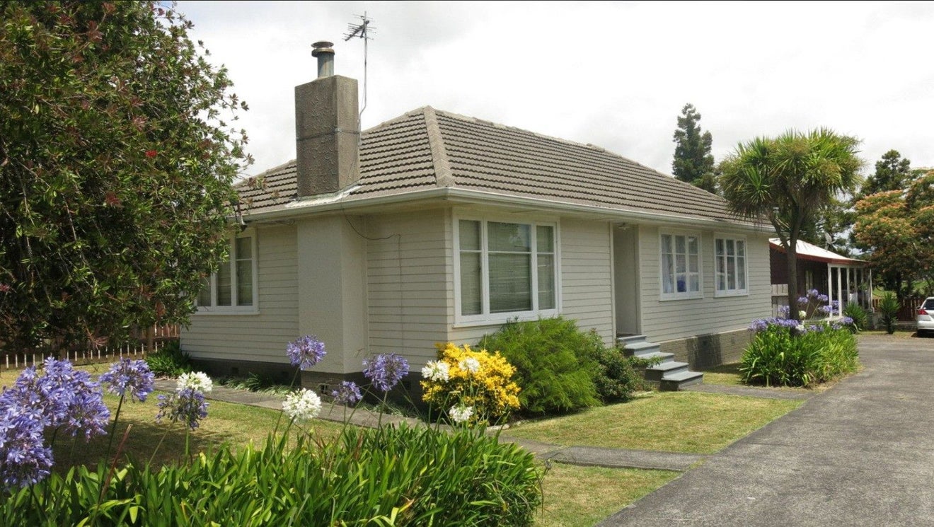 39 Fairdene Avenue, Henderson, Auckland - Carousel 1