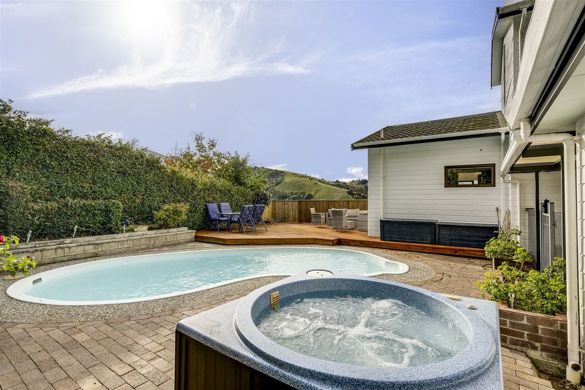 55 Churchill Drive, Taradale, Napier - Carousel 2