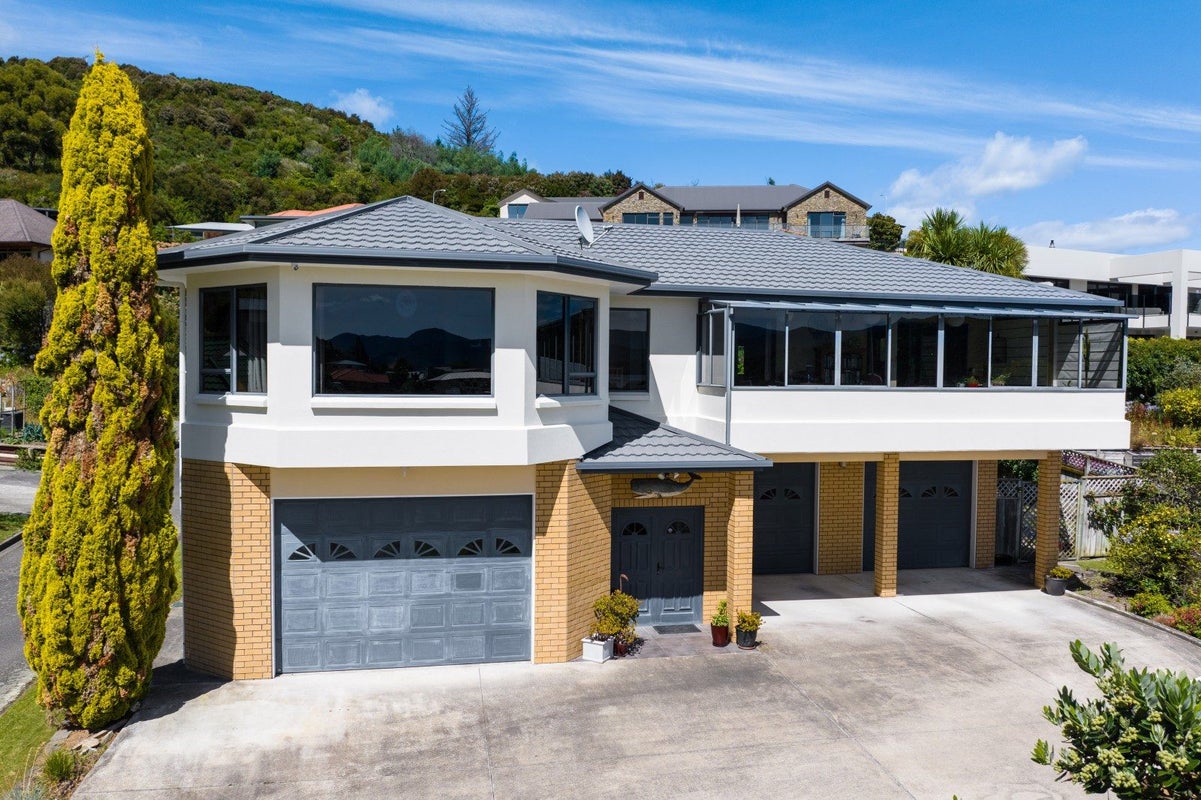 13 Rimu Terrace, Waikawa, Picton - Carousel 1