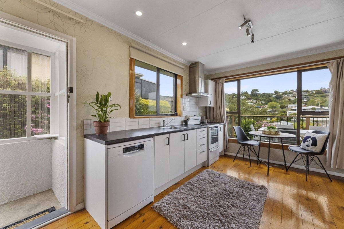 8 Shirley Place, Kenmure, Dunedin - Carousel 2