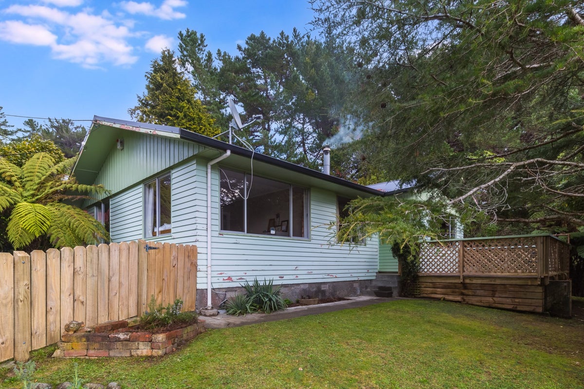 33 August Street, Stokes Valley, Lower Hutt - Carousel 1