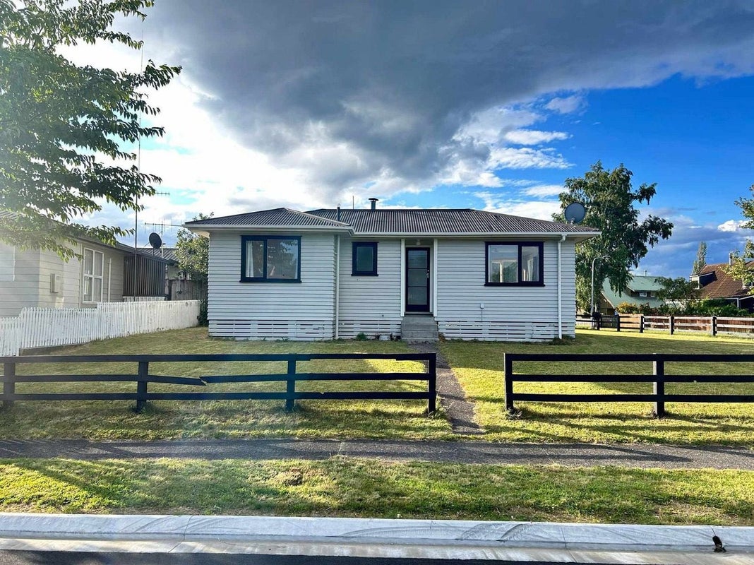 9 Hirangi Road, Turangi - Carousel 1