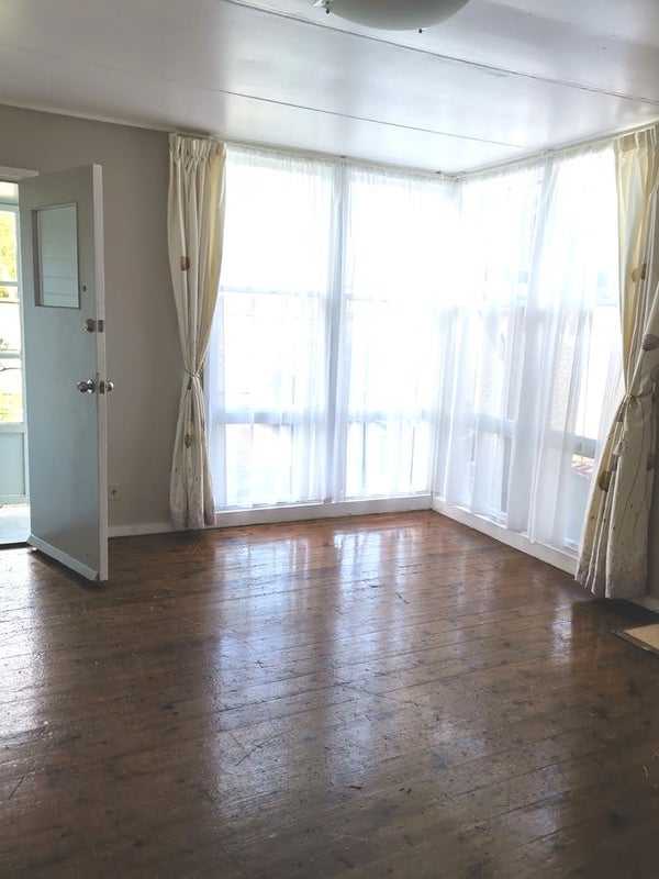50 Maybury Street, Point England, Auckland - Carousel 2