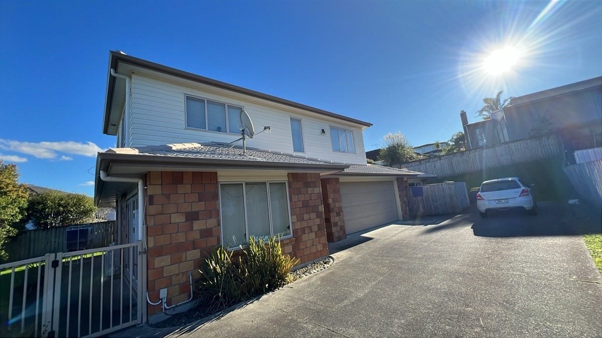 8 Jomard Terrace, Northcross, Auckland - Carousel 1
