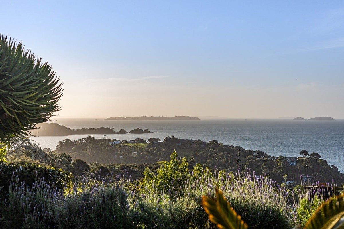 64 Hauraki Road, Oneroa, Waiheke Island - Carousel 2