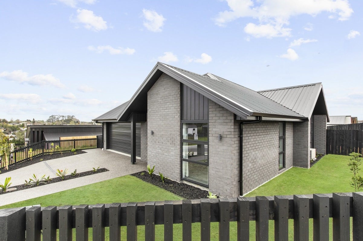 8 Akakura Terrace, Peacocke, Hamilton - Carousel 2