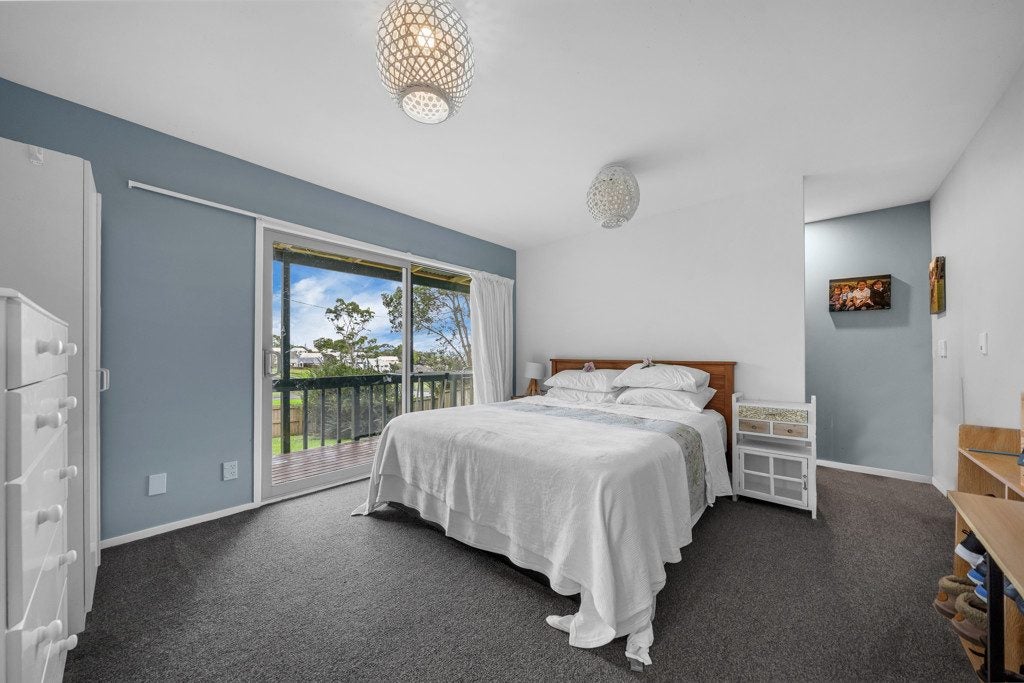 14 Beauchamp Drive, Massey, Auckland - Carousel 2