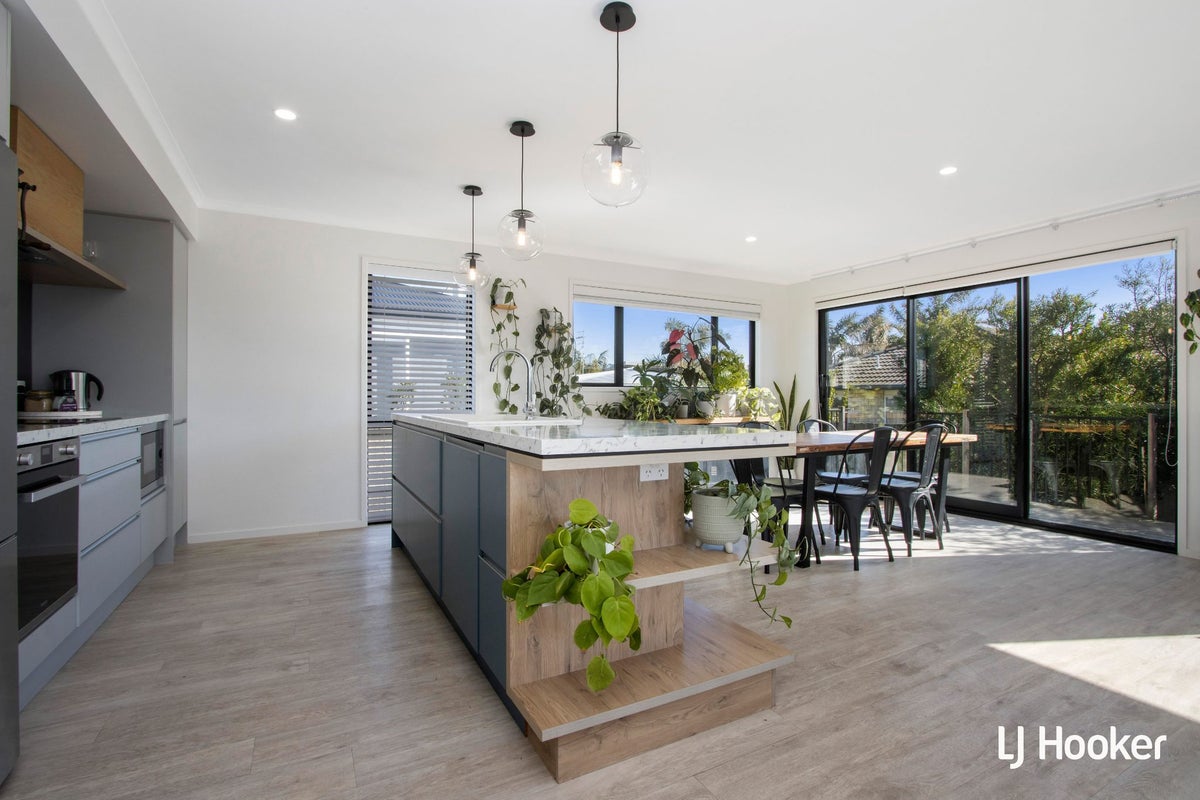 16 Moet Crescent, Waihi Beach, Waihi Beach - Carousel 2