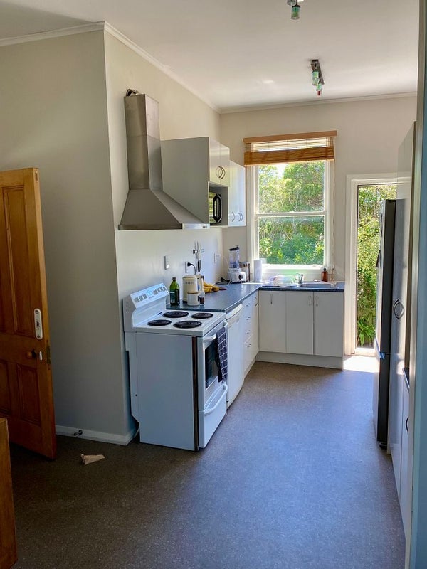 24 Waripori Street, BERHAMPORE 6023, WELLINGTON - Carousel 1