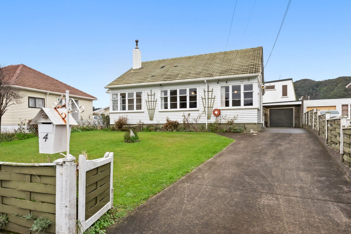 4 Pringle Street, Taita, Lower Hutt - Carousel 1