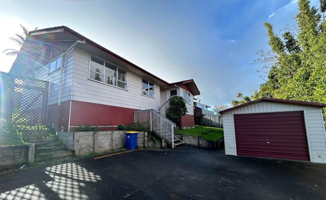 11 Tableau Place, Totara Vale, Auckland - Carousel 1