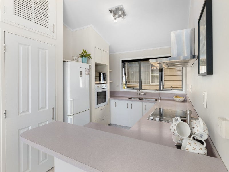 6 Robson Street, Stokes Valley, Lower Hutt - Carousel 2