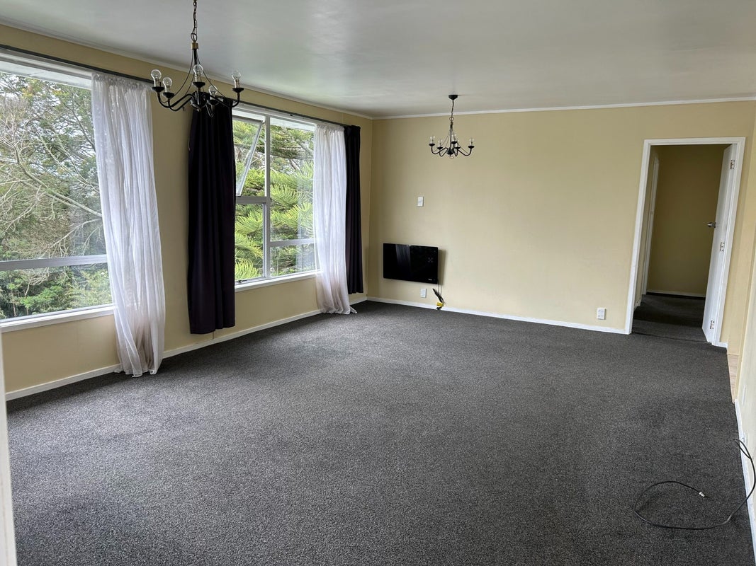 1/49 Lysander Crescent, Beach Haven, Auckland - Carousel 2