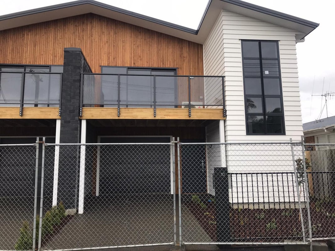 1/10 Charlemont Street, Whitiora, Hamilton - Carousel 1