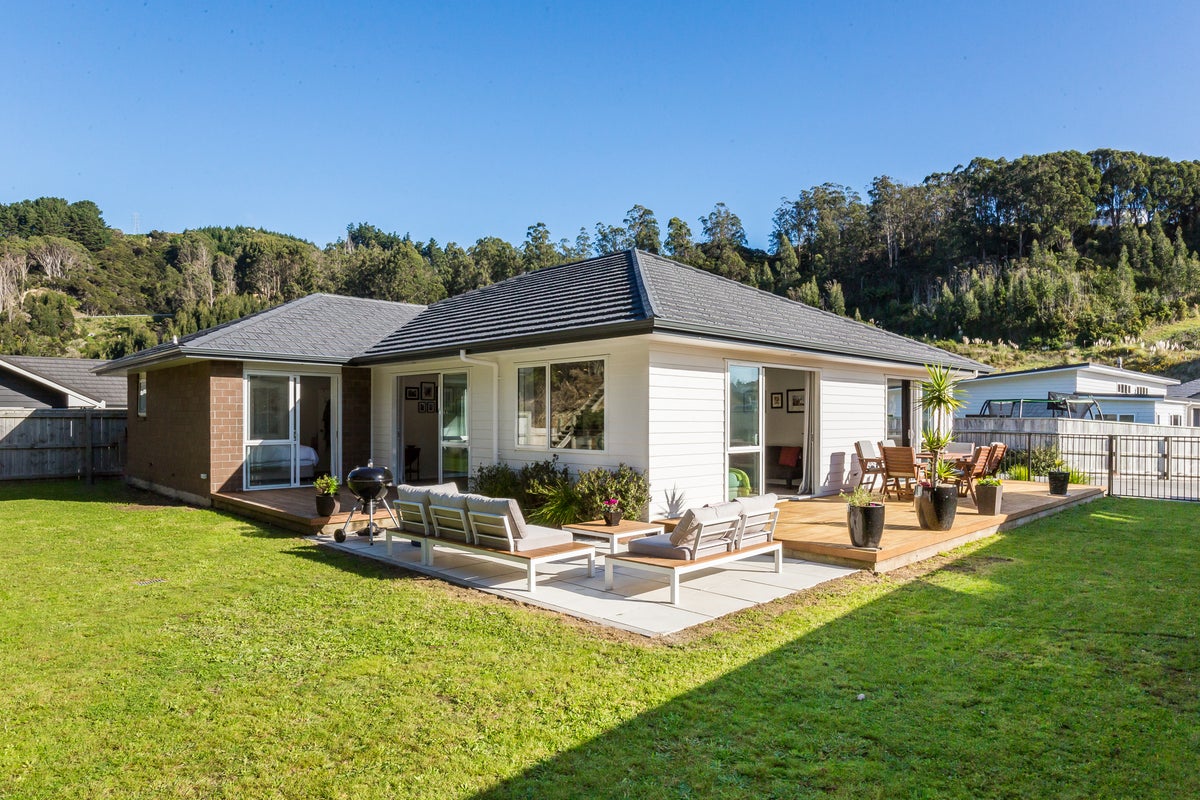 26 Banks Boulevard, Whitby, Porirua - Carousel 1