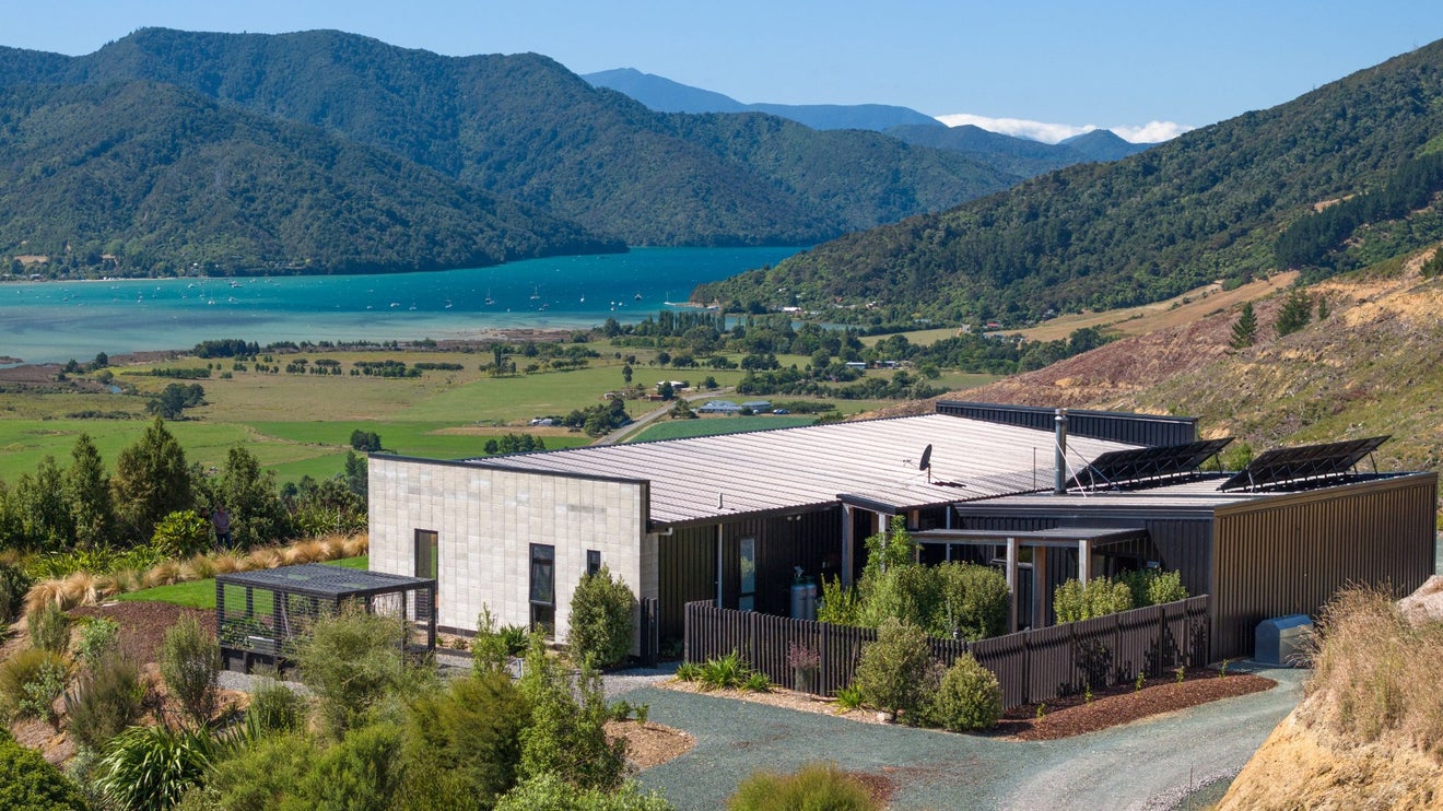 1424 Queen Charlotte Drive, Linkwater, Linkwater - Carousel 1