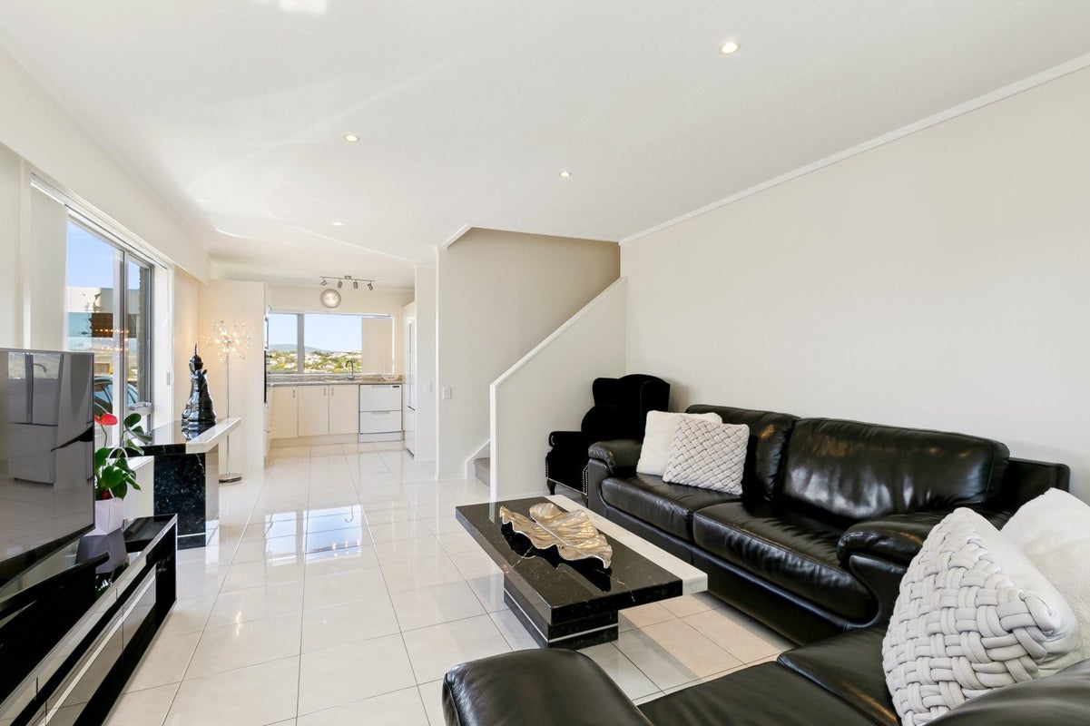44 Akaroa Drive, Maupuia, Wellington - Carousel 2