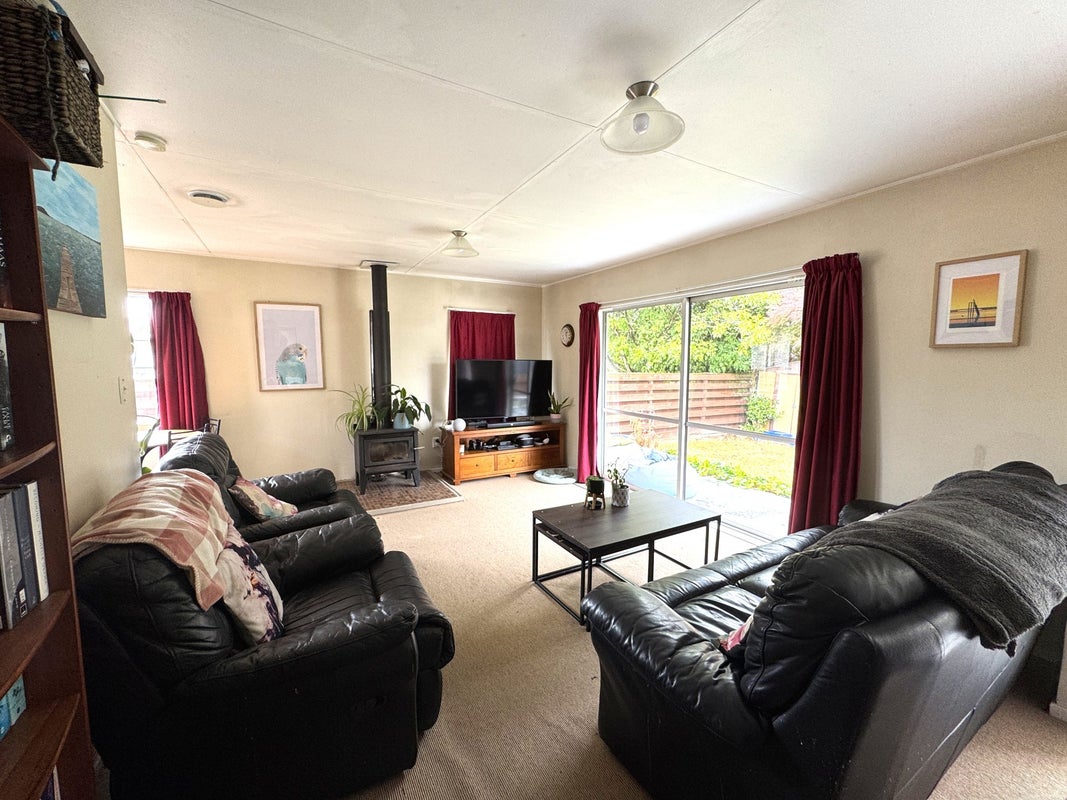 8B Geraldine Crescent, Cloverlea, Palmerston North - Carousel 2
