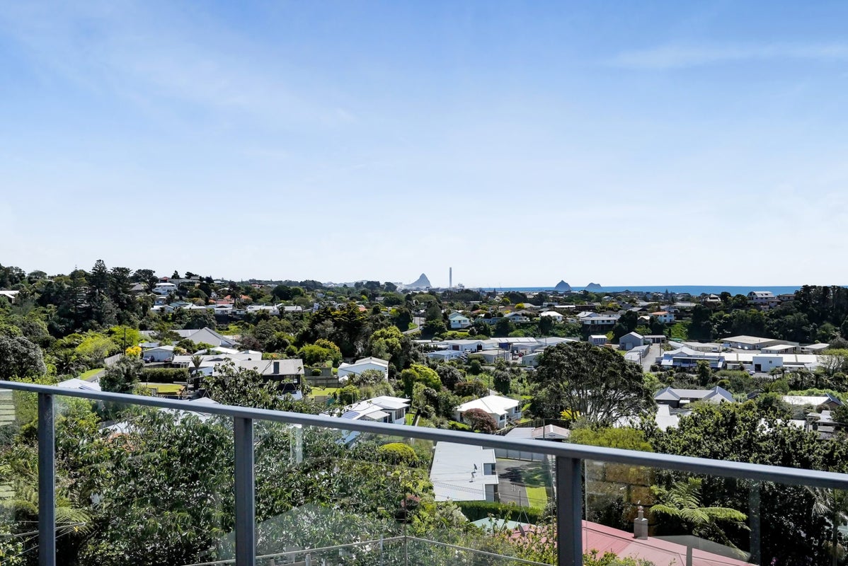 5 Hillcrest Street, Glen Avon, New Plymouth - Carousel 24