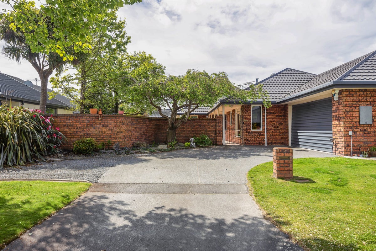 15 Thornley Place, Woodend, Woodend - Carousel 1