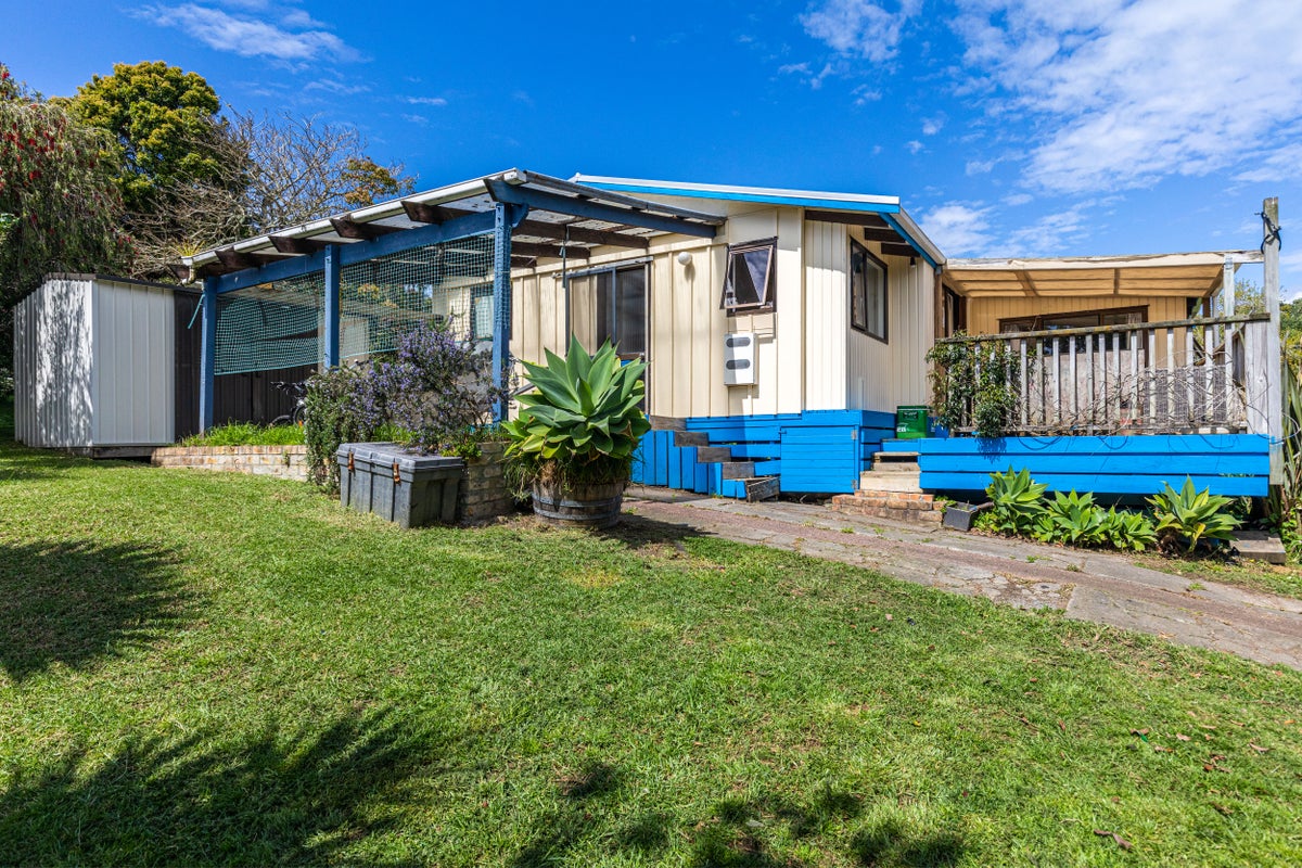 10 Kennedy Road, Surfdale, Waiheke Island - Carousel 1