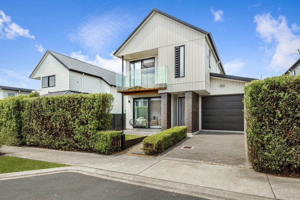 9 Kearns Drive, Hobsonville, Auckland - Carousel 1