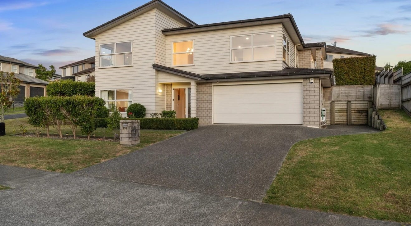 231 Jeffs Road, Flat Bush, Auckland - Carousel 1