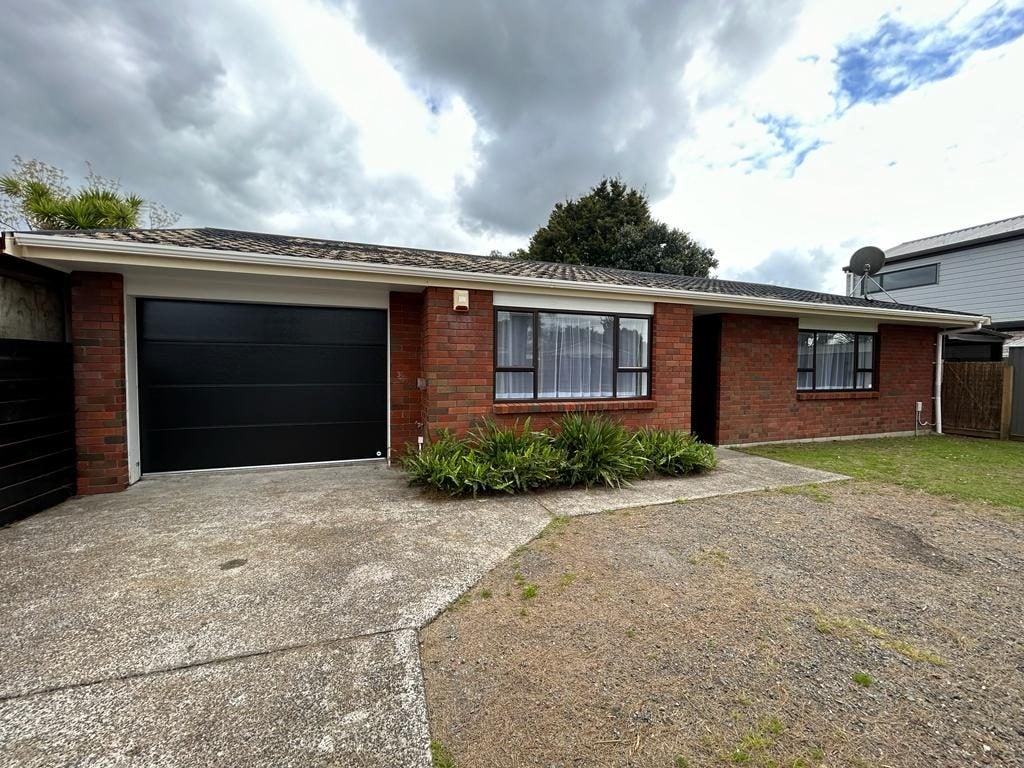1/2 Pinedale Place, Henderson, Auckland - Carousel 1