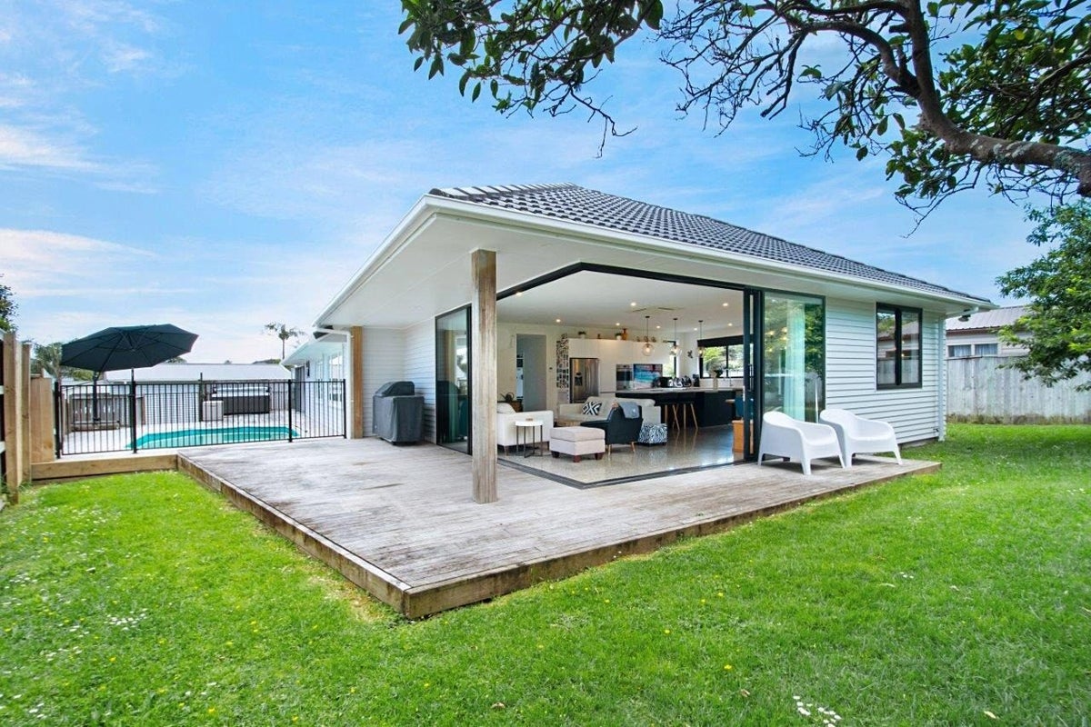 3 Shamrock Lane, Te Atatu Peninsula, Auckland - Carousel 2