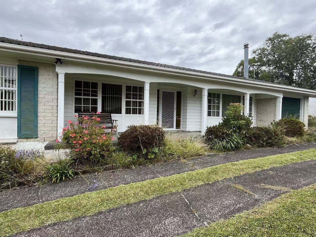 5 Maroubra Place, Botany Downs, Auckland - Carousel 1