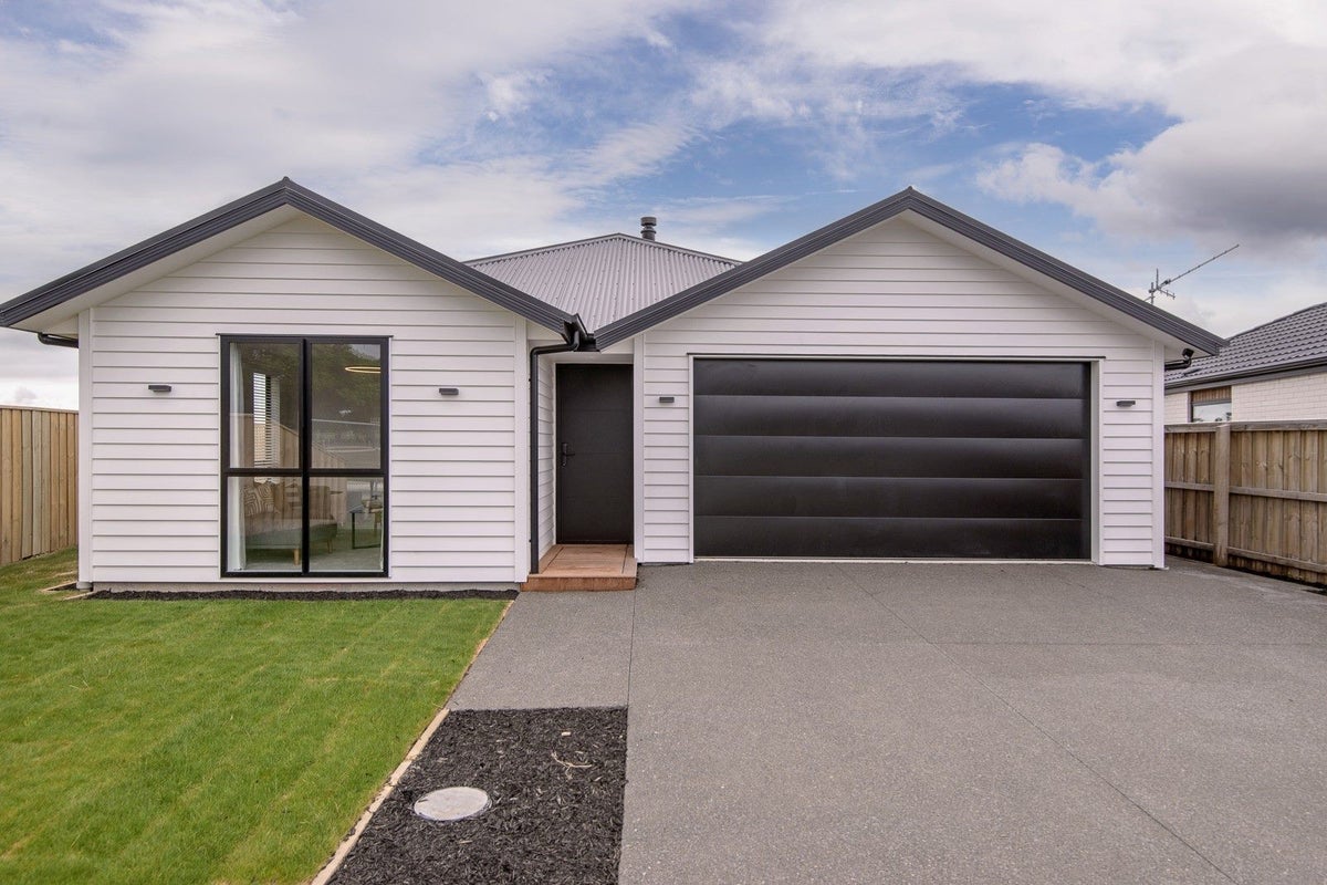 5 Oakleigh Street, Woodend, Woodend - Carousel 2