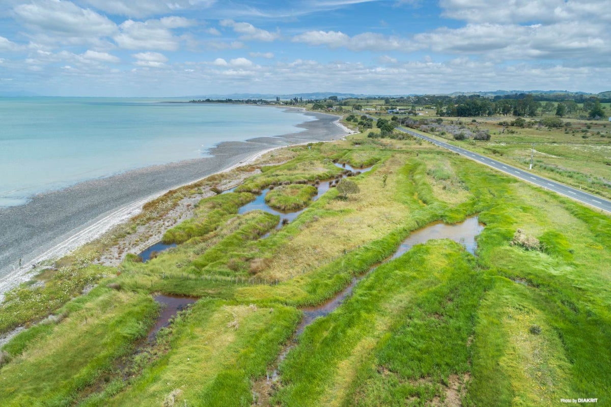 1432 East Coast Road, WHAKATIWAI, MIRANDA - Carousel 6