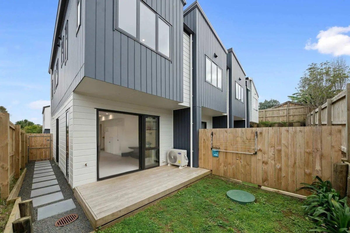 7/112 Moore Street, Howick, Auckland - Carousel 2