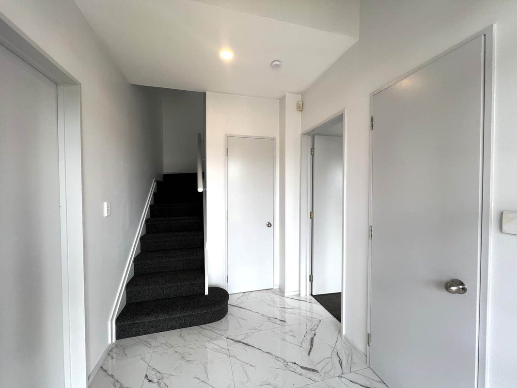 19 Lagoon Way, West Harbour, Auckland - Carousel 2