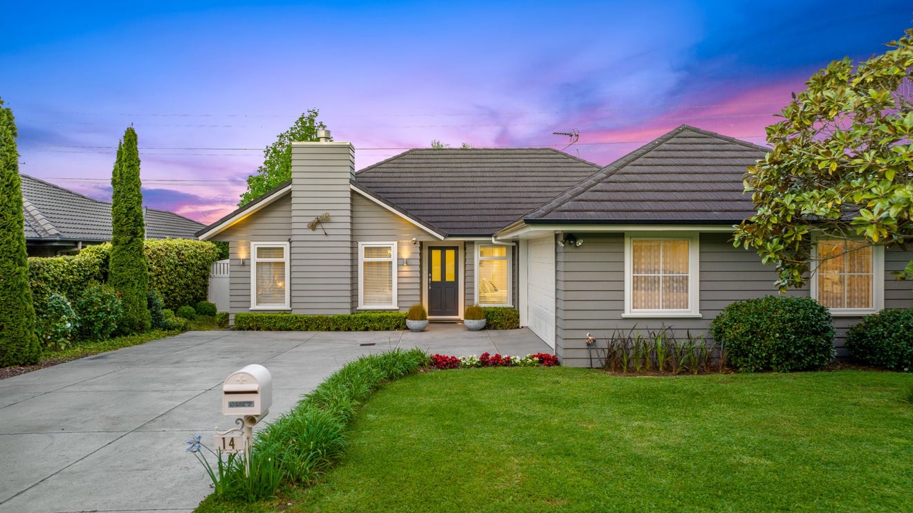 14 Silkwood Crescent, Karaka, Papakura - Carousel 1