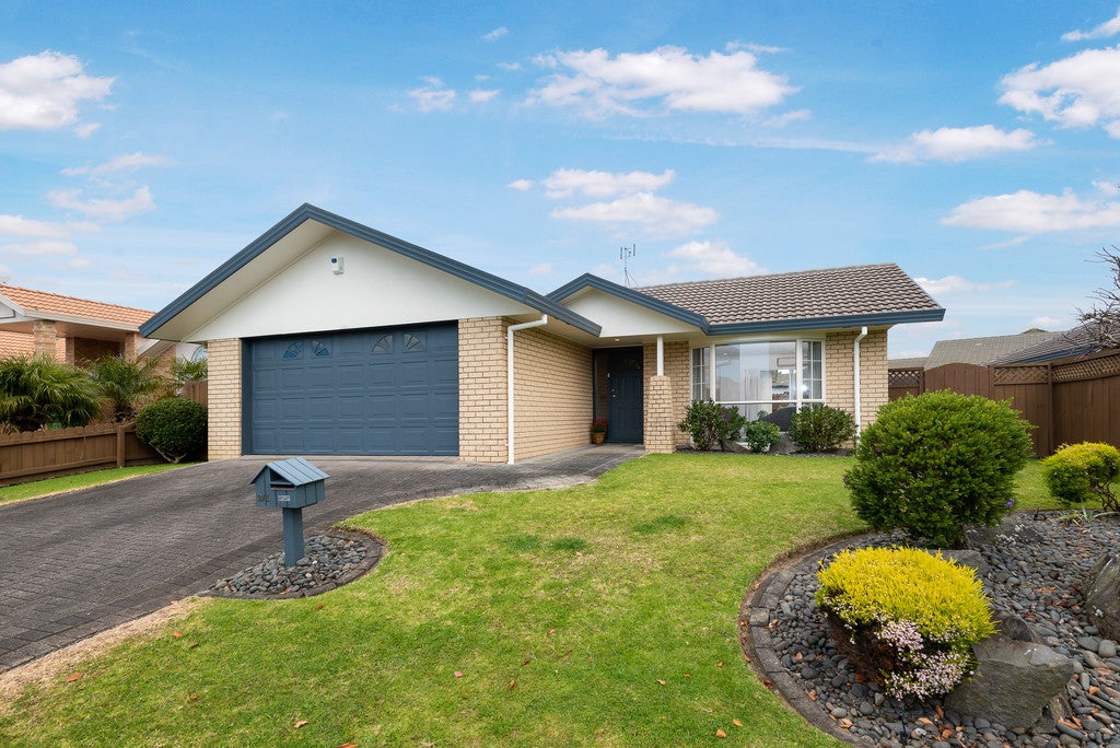 2/1 Ambleside Drive, Northpark, Auckland - Carousel 1