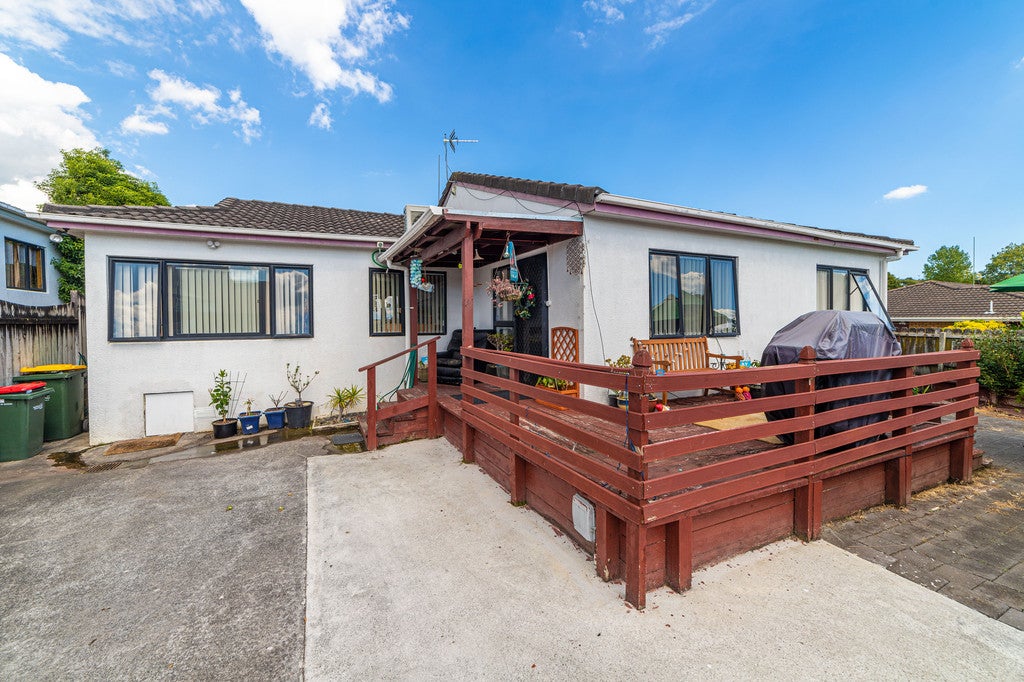 1/93 Aviemore Drive, Highland Park, Auckland - Carousel 1