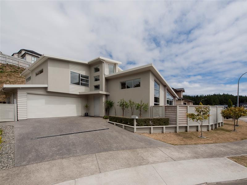 12 Sedgley Grove, Churton Park, Wellington - Carousel 1