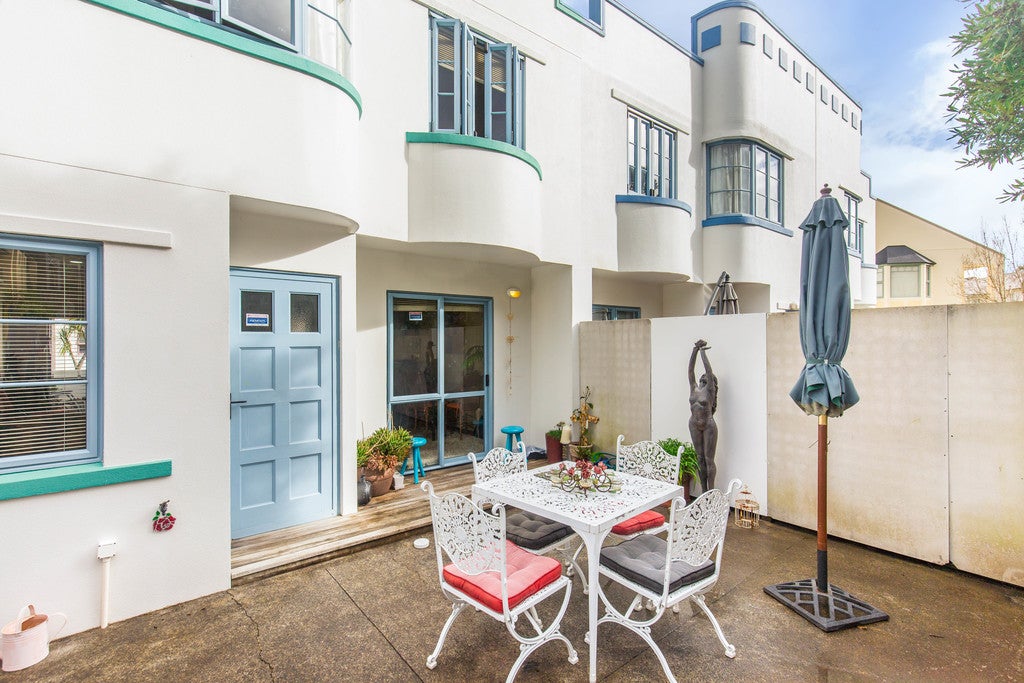 10 Winery Way, Henderson, Auckland - Carousel 1