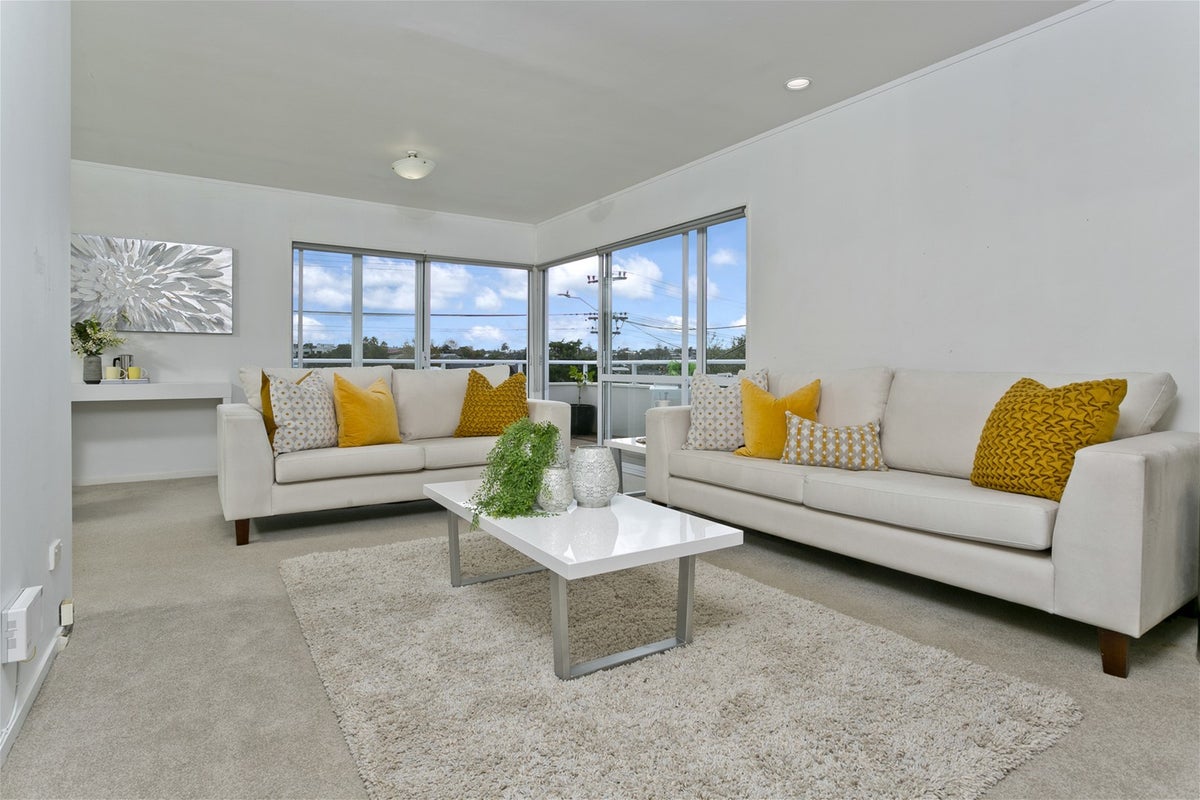 2/901 Beach Road, Waiake, Auckland - Carousel 2