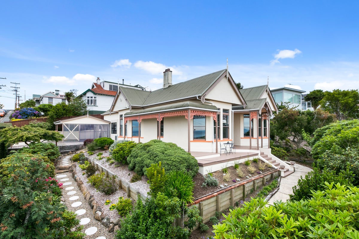 7 Bellevue Street, Belleknowes, Dunedin - Carousel 1