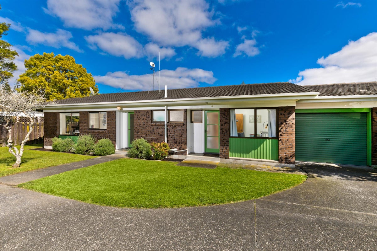 1/4 Ti Nana Crescent, Henderson, Auckland - Carousel 1