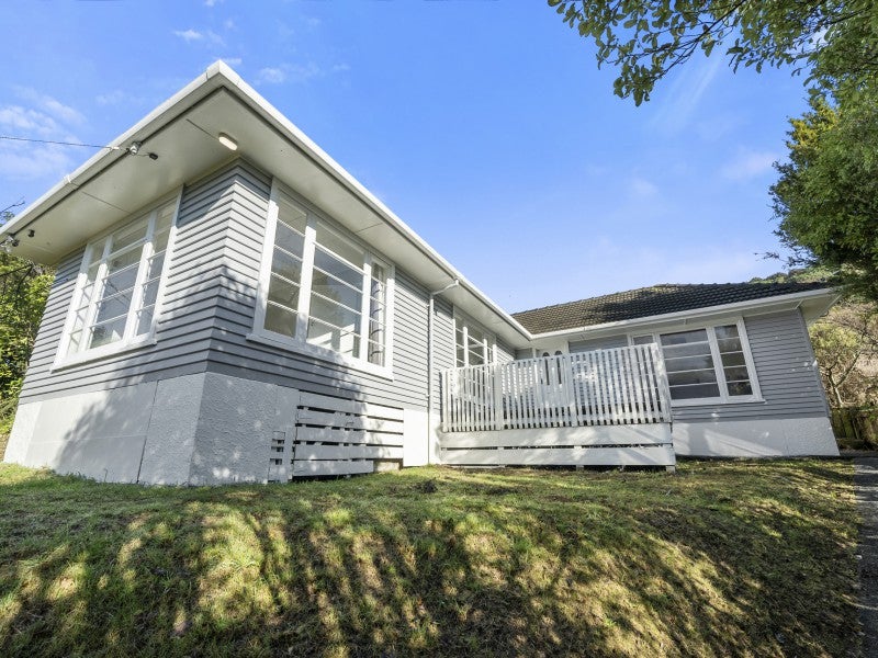 20 Bledisloe Crescent, Wainuiomata, Lower Hutt - Carousel 1
