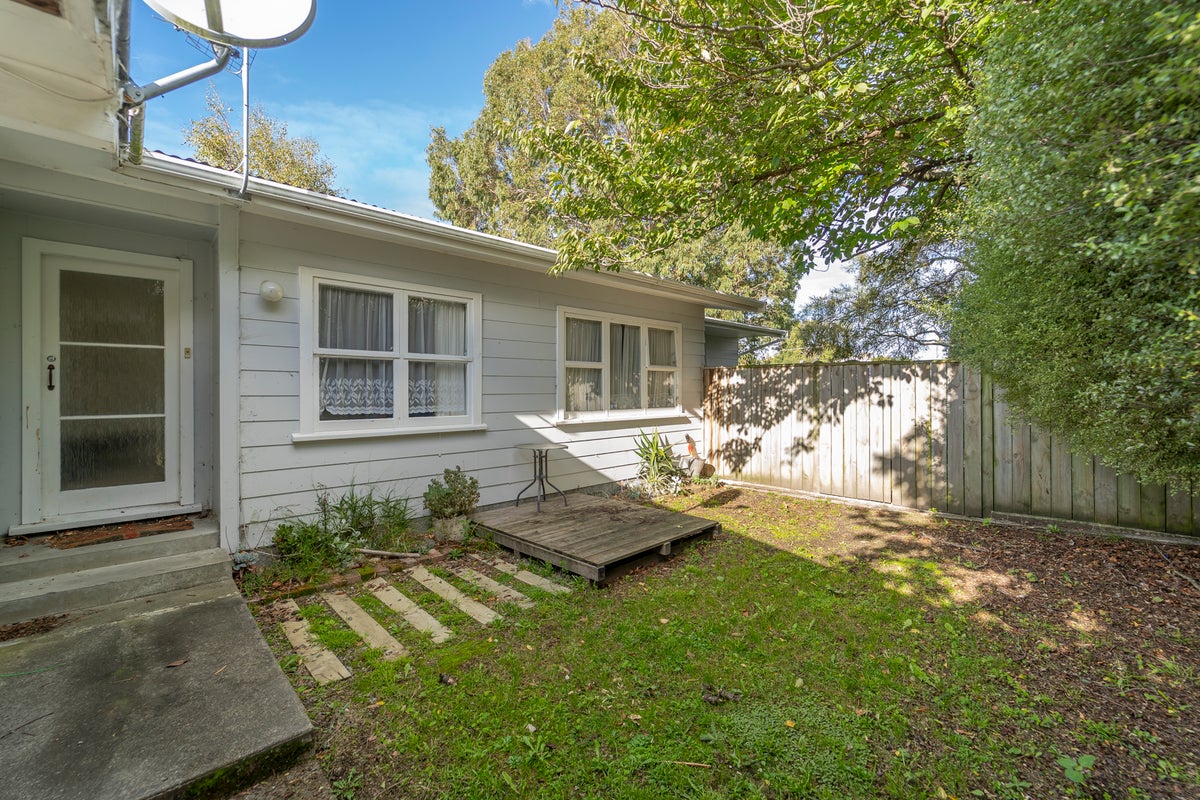15 Hardie Grove, Featherston - Carousel 2