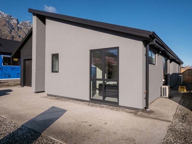 16 Waterfowl Road, Jacks Point, Queenstown - Carousel 1